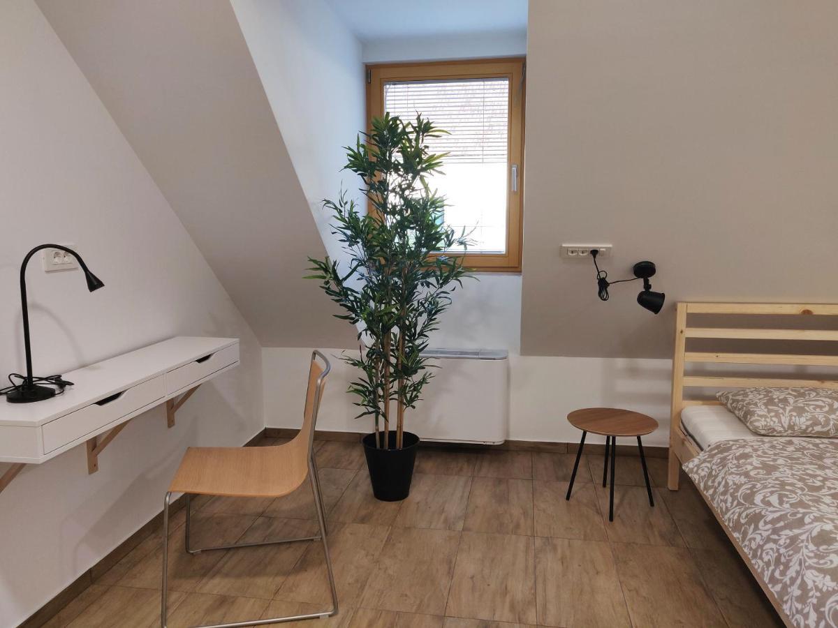 Pubyland Rooms & Apartments Rogatec Экстерьер фото