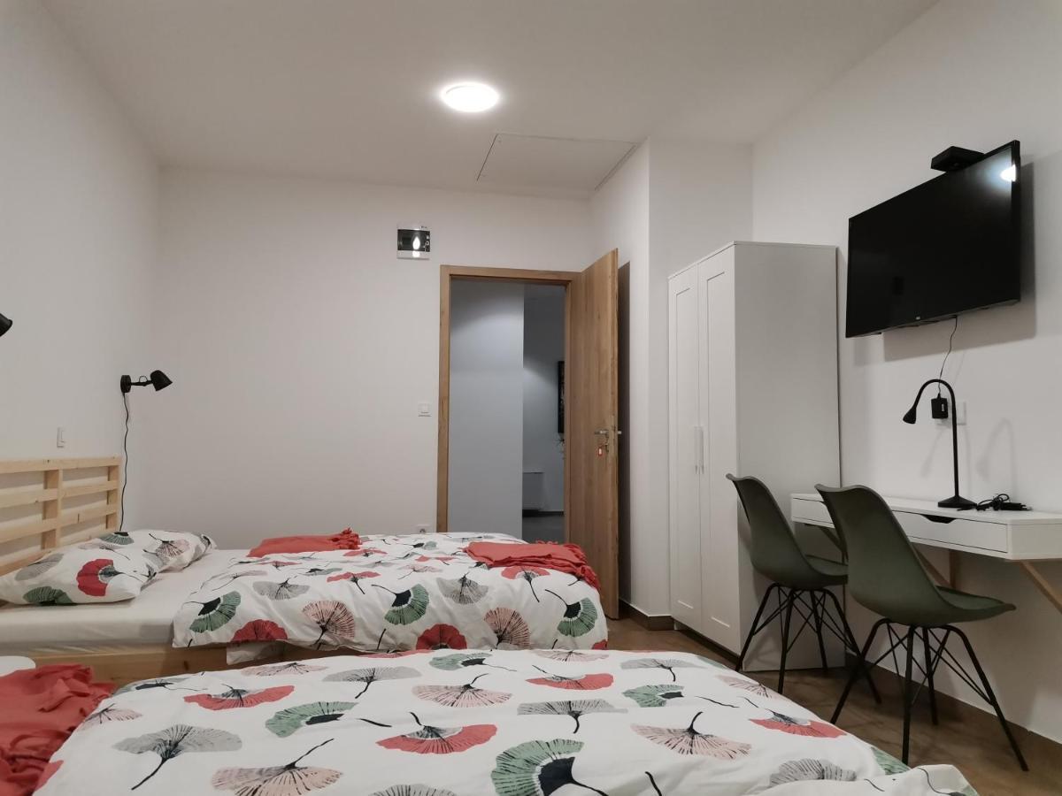 Pubyland Rooms & Apartments Rogatec Экстерьер фото